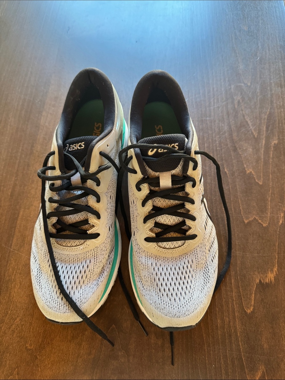ASICS Men's Light Gray Running Shoes with Teal Accent